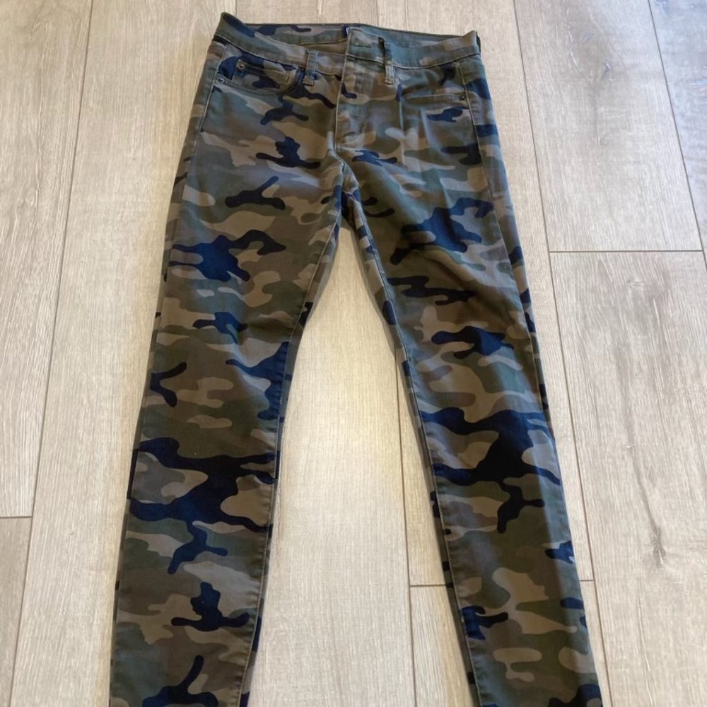 Gap camo skinny crops